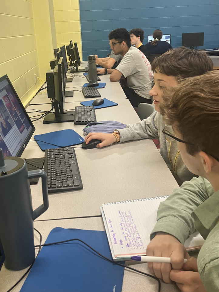 Scholars Analyze History from Ordinary Perspectives
