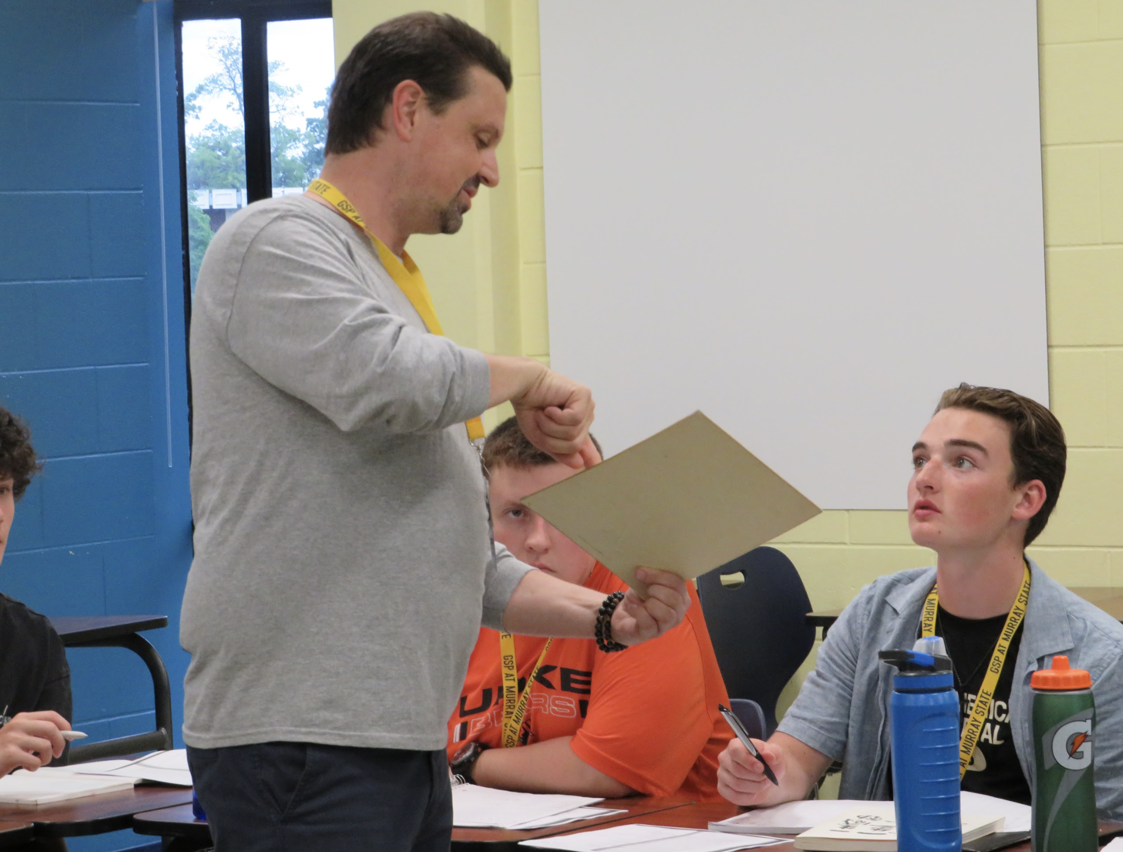 Scholars Continue to Learn Japanese Through Haikus